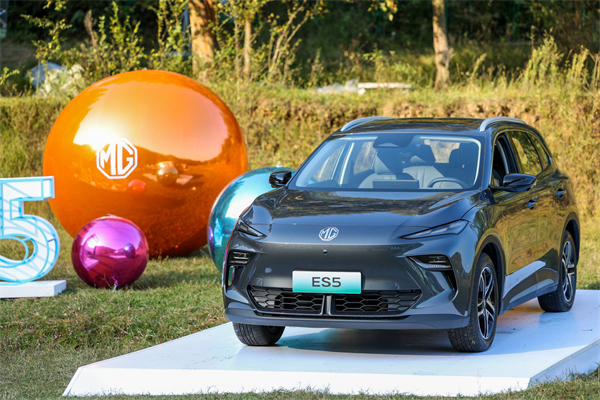 全球高标准纯电后驱SUV MG ES5宠你自在生活，增换购惊喜价9.99万元起