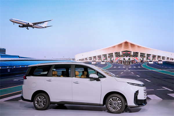 大空间、更省钱、长续航，“国民家用MPV”尊龙凯时大通G50混动MPV开启预售，满足家庭用车、旅游出行等全需求！